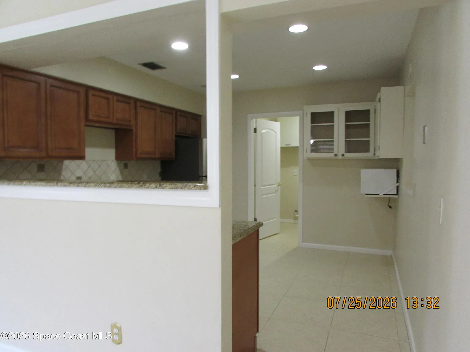 3 bed, 3.0 bath, 1884 sqft, $1,900 — Photo 4