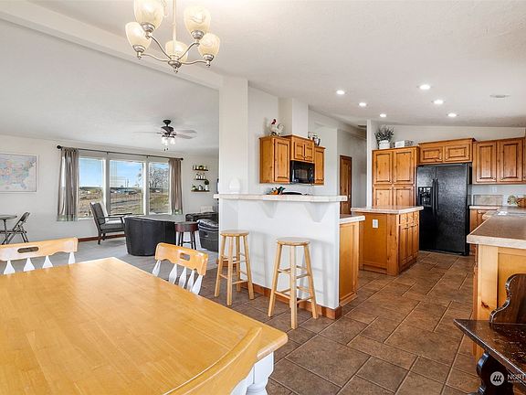 2nd image of 10224 Maple Drive NE