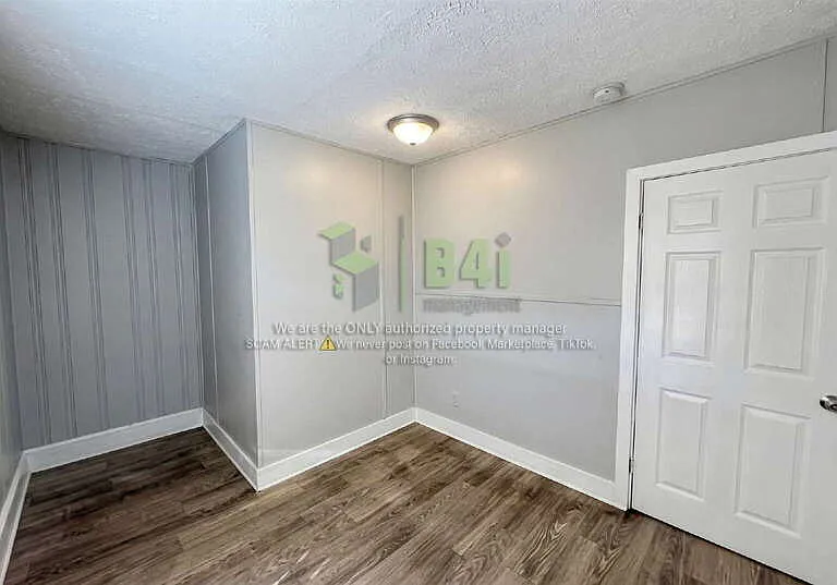 1111 Henry Ave — Photo 9