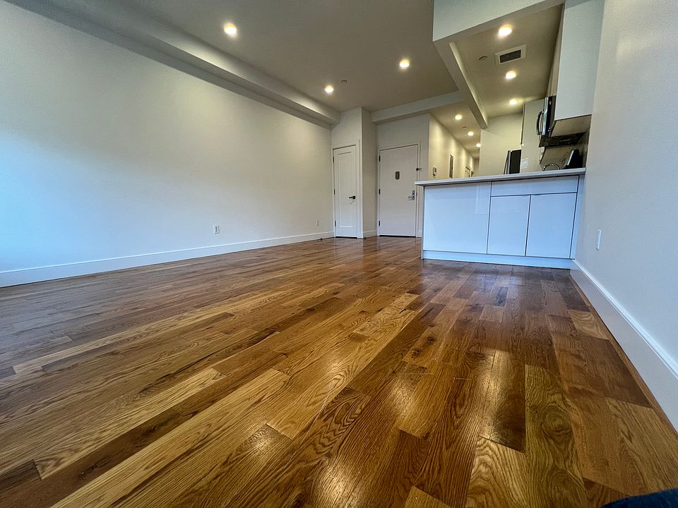 1st image of 355 W 122nd St #3