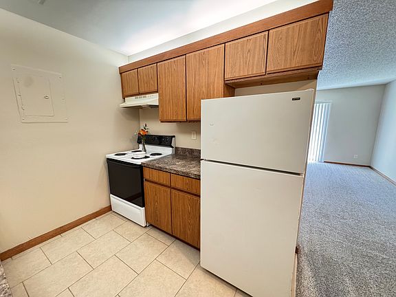 3rd image of 5100 Emerald Dr APT 4