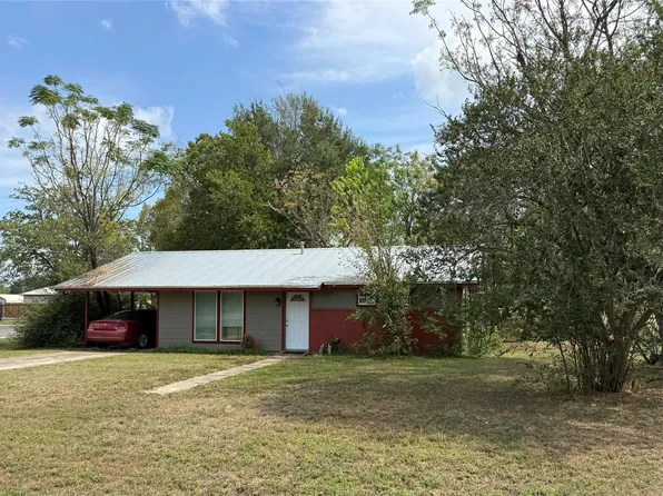 301 Lynch St, Smithville, TX 78957
