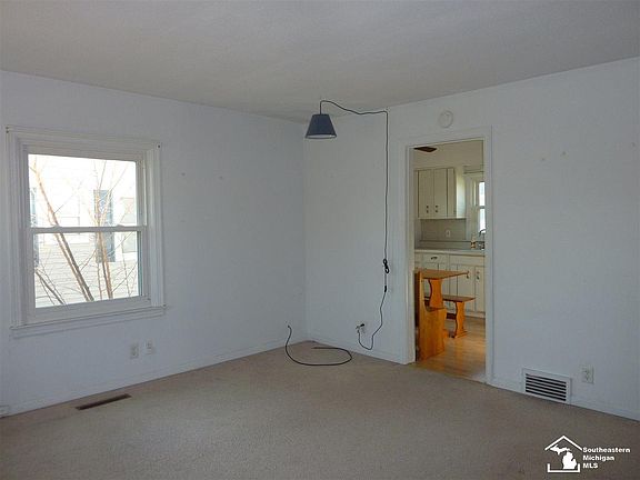 5th image of 918 Woodville Ave