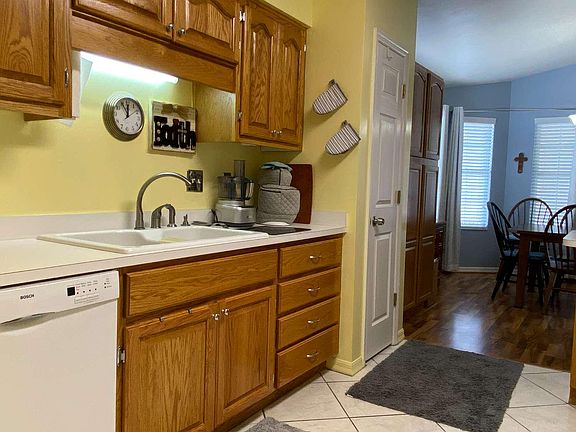 5th image of 196 SE Willow Dr