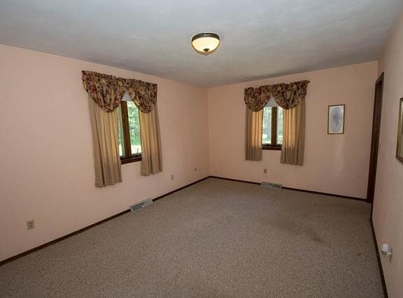4th image of 58454 Westwood Dr