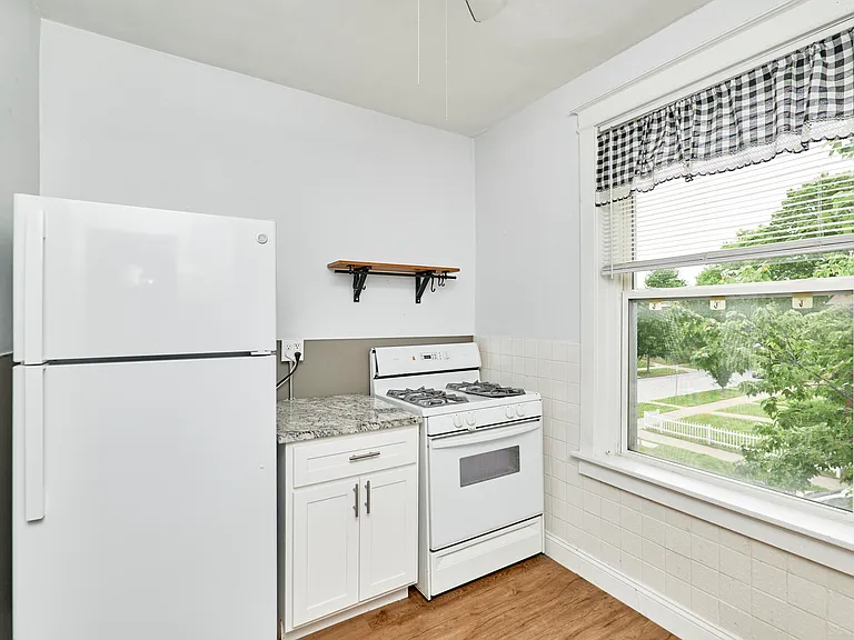 5202 Bancroft Ave #A — Photo 15
