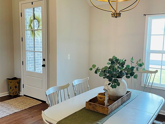 5th image of 342 Lismore Pl