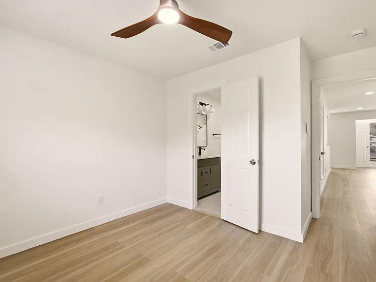908 Isbell Rd #A — Photo 16