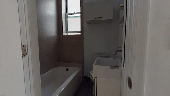 Rented by Bond New York | media 5