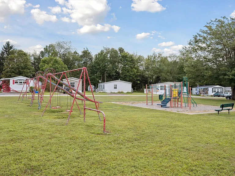 Sunny Acres — Photo 40