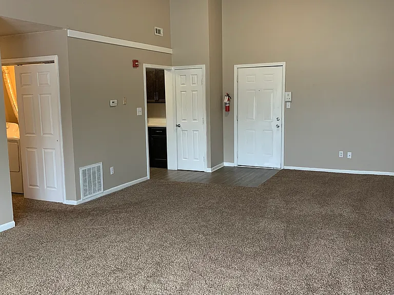 Big Red Apartments — Photo 32