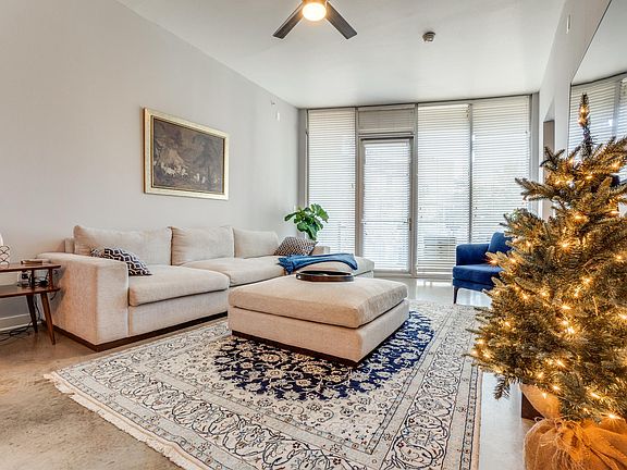4th image of 2950 McKinney Ave APT 210