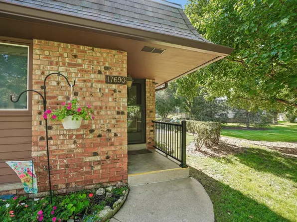 17690 Nassau DRIVE, Brookfield, WI 53045