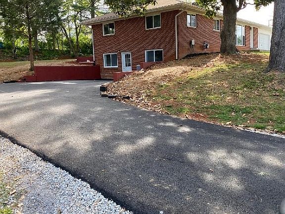 2nd image of 415 10th St