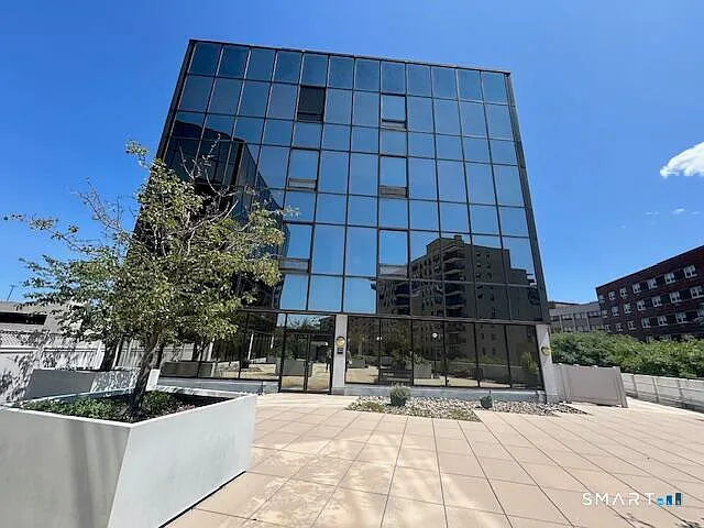 1 bed, 1.0 bath, 700 sqft, $2,250 — Photo 2