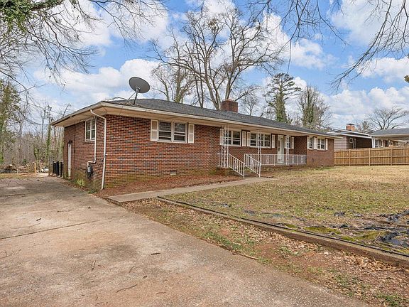 2nd image of 100 Pinedale Ct