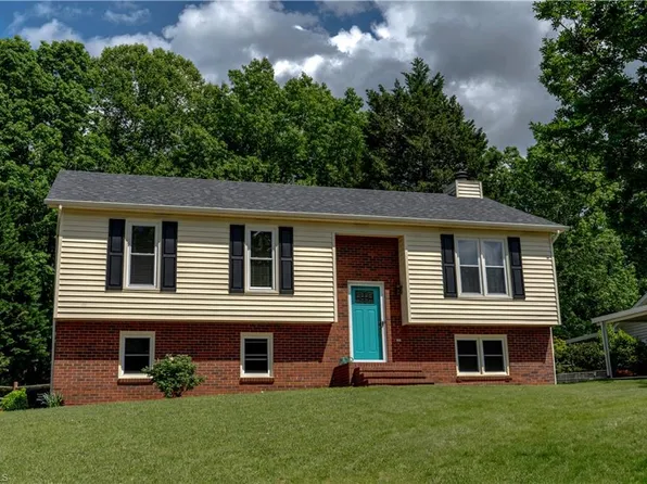 1573 Twin Oaks Dr, King, NC 27021