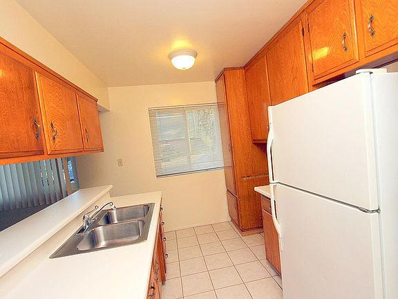 5th image of 285 E Del Mar Blvd APT 2