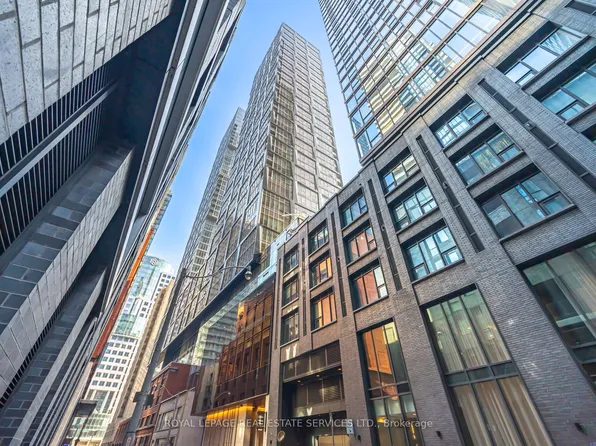 35 Mercer St #2316, Toronto, ON M5V 0V1