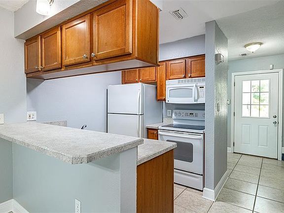 3rd image of 6211 Oak Cluster Cir
