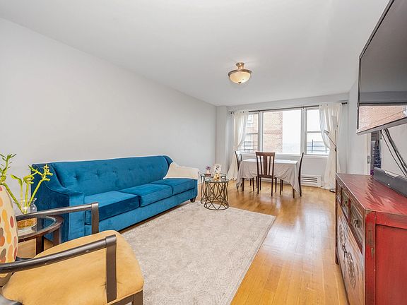3rd image of 5900 Arlington Ave APT 21X