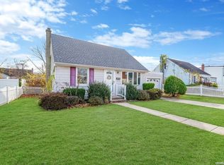 158 Throop St, West Babylon, NY 11704