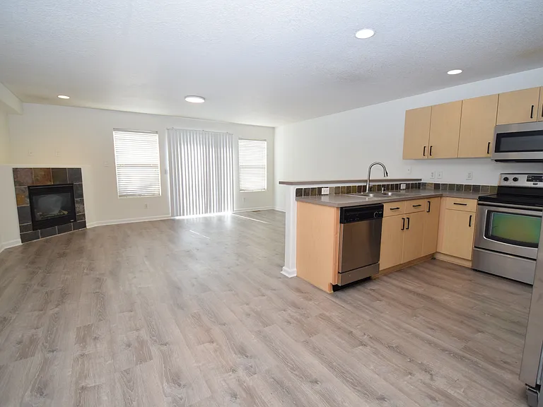 207 SE Harlow Ave — Photo 12