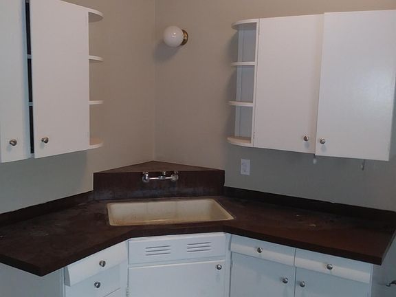 3rd image of 1007 W Paloma Ave