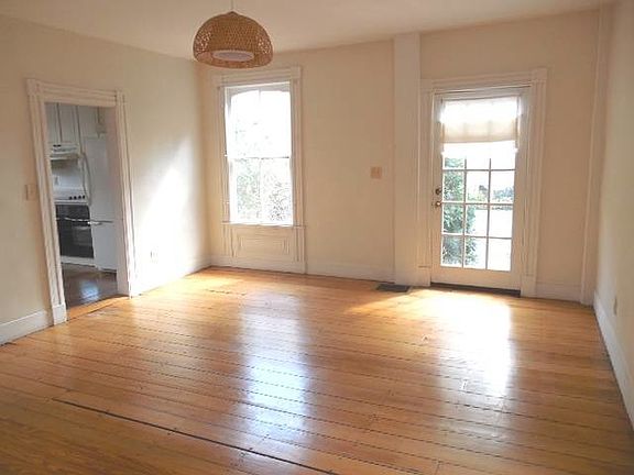 5th image of 122 S Prospect St