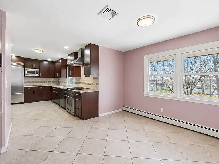 682 Floyd St — Photo 23