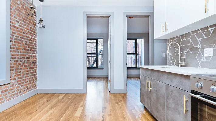 Rented by EXR | media 22