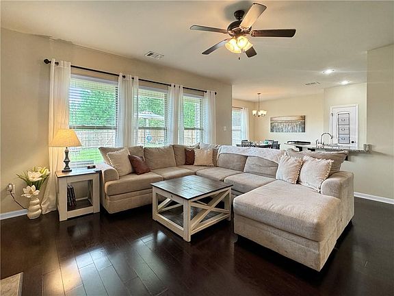 3rd image of 540 Oakley Blvd