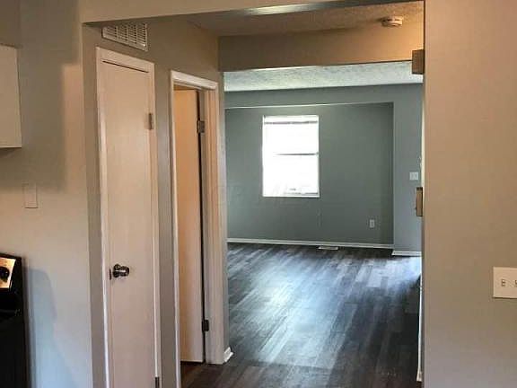4th image of 2450 Carolina Ave