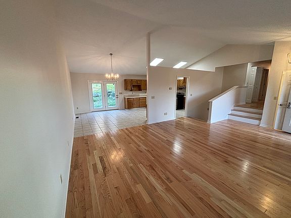 3rd image of 3540 Crestwood Dr