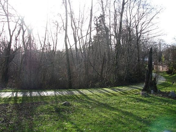 house backs onto greenbelt with paved walking trail