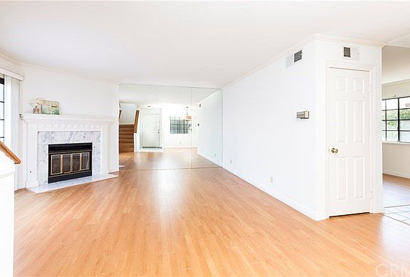 Living room w/ fireplace