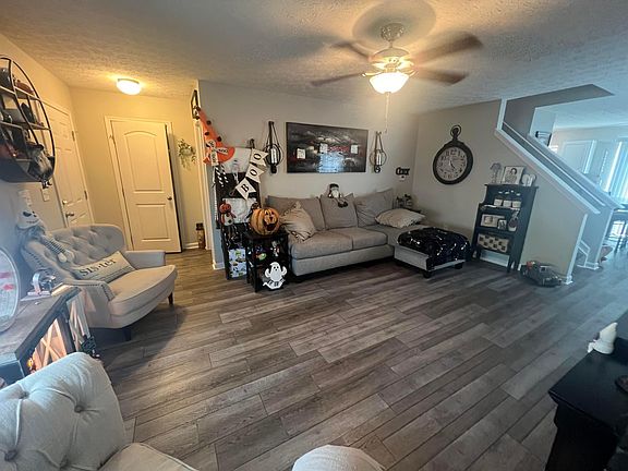 4th image of 2157 Derby Dr