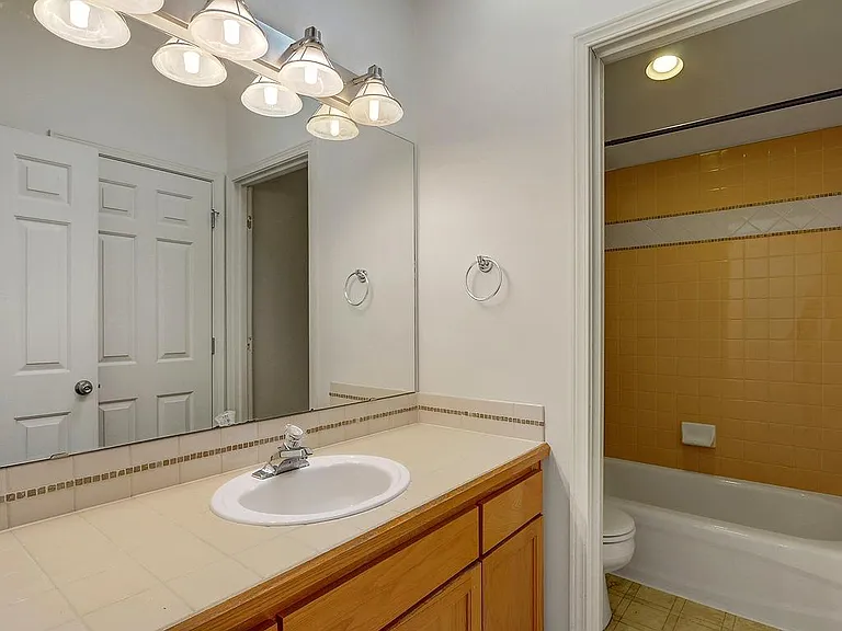 8524 Midvale Ave N #B — Photo 14