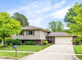 1209 Nicki Dr, Bloomington, IL