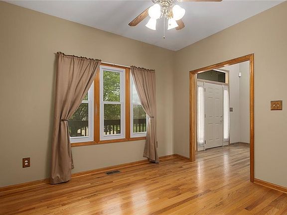 5th image of 2305 SE Horseshoe Dr