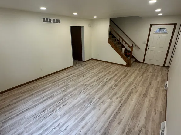 S86W18932 Woods Rd, Muskego, WI 53150