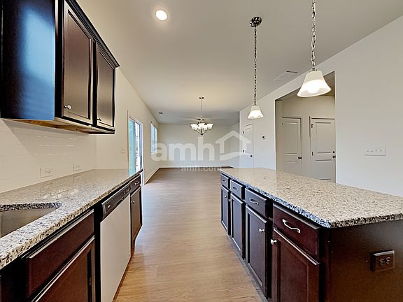 5th image of 212 Lake Vista Dr