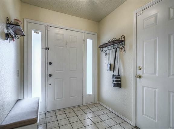 3rd image of 2717 Creekwood Ln