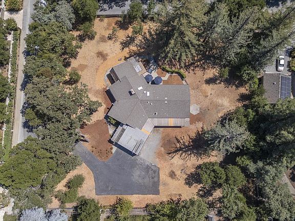 5th image of 80 Fairview Ave