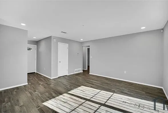 3 bed, 1300 sqft, $2,200 — Photo 4