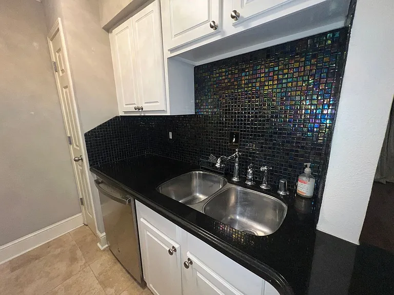7734 Meadow Rd #221 — Photo 8