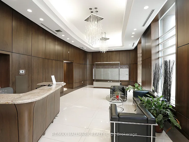 18 Valley Woods Rd #Penthouse 206 — Photo 4