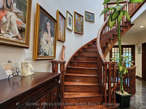4th image of 375 Princess Ave