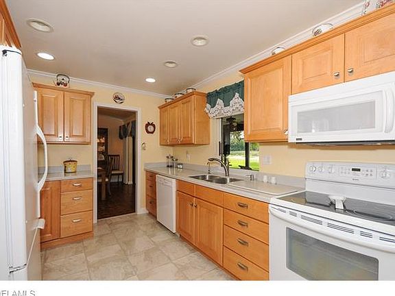 3rd image of 1452 Archer St