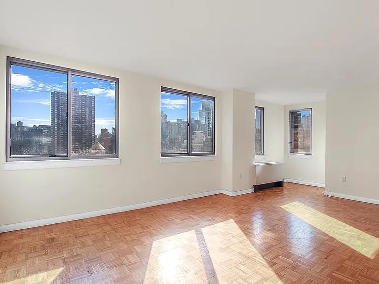 308 E 38th St #14B — Photo 4